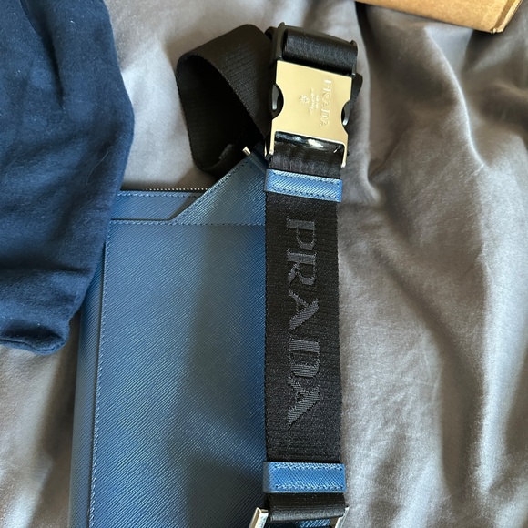 Authentic PRADA Blue Saffiano Leather Crossbody bag - Picture 3 of 16